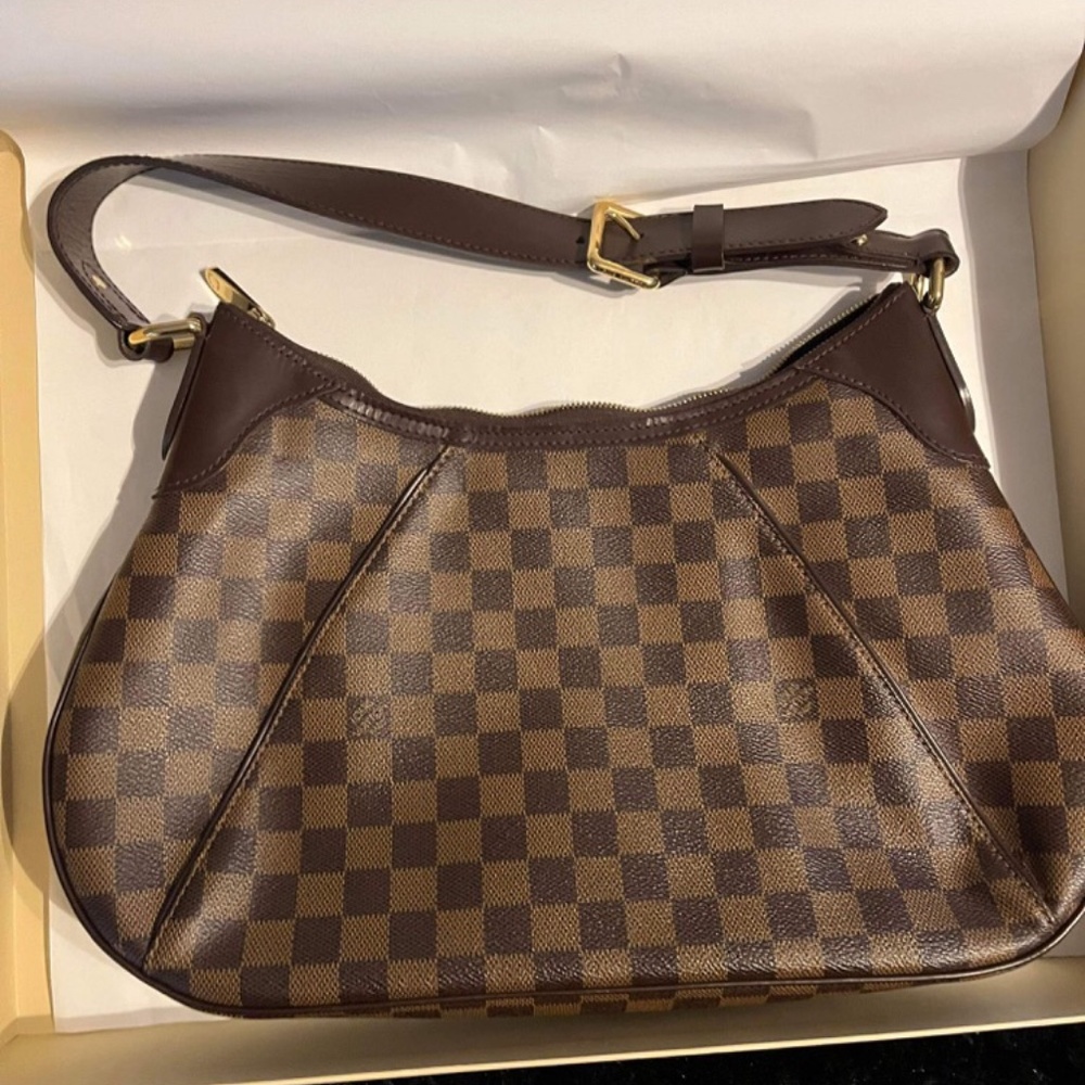 Louis Vuitton - Picture 2 of 9